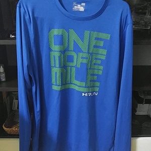 Large fitted under armour long sleeve shirt
